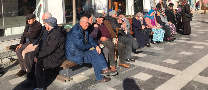 ASGARİ ÜCRET 18 BİN 562 LİRAYA İNDİ,  EMEKLİNİN ZAMMI GİTTİ