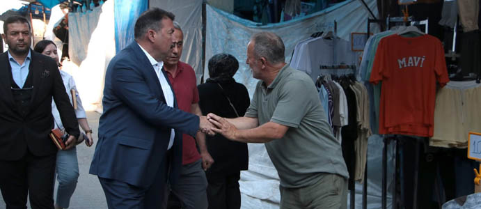 BAŞKAN ULUPINAR STANDLARI GEZDİ