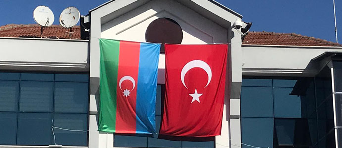 BELEDİYEDEN AZERBAYCAN’A BAYRAKLI DESTEK