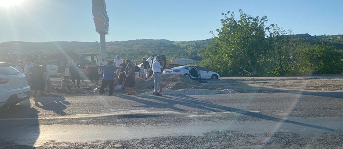 ÇARPIŞAN OTOMOBİLER YAYAYA ÇARPTI