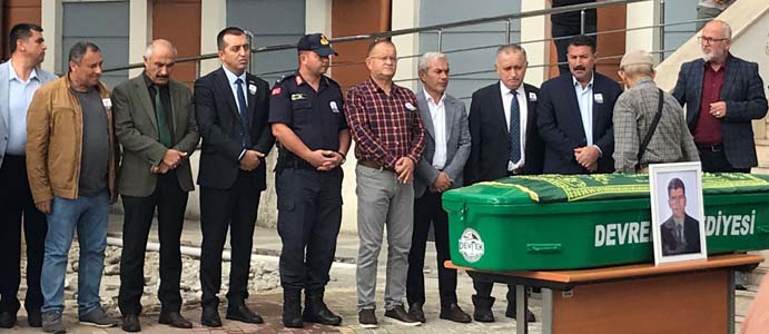 CENGİZ KARAPINAR İÇİN TÖREN DÜZENLENDİ