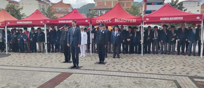 DEVREK’TE GAZİLER GÜNÜ KUTLANDI