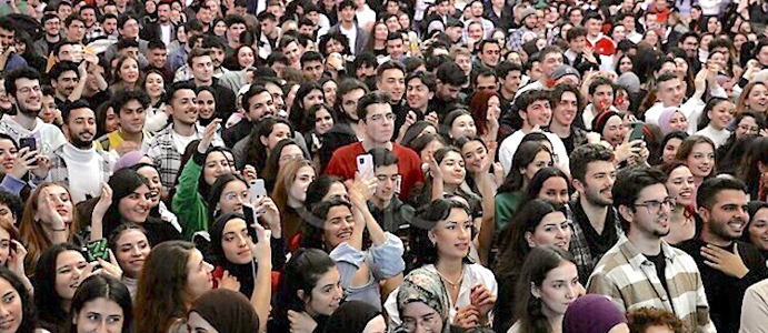 GENÇLİK İŞSİZLİK VE YOKSULLUK KISKACINDA
