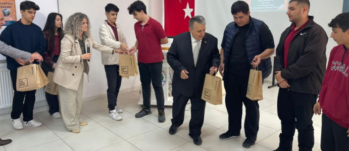 İŞ İNSANI SEZAİ ÇANAKCI ÖĞRENCİLERLE BULUŞTU