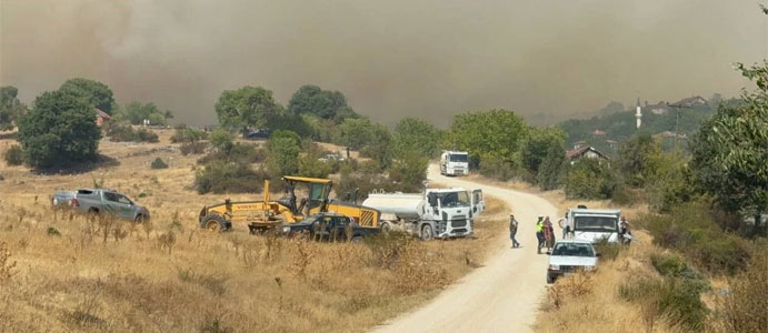 KARABÜK'TEKİ ORMAN YANGINI ARAÇ'A SIÇRADI