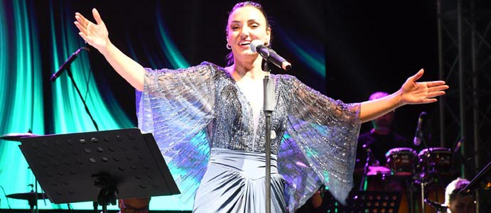 SEVCAN ORHAN KONSERİ BU AKŞAM!