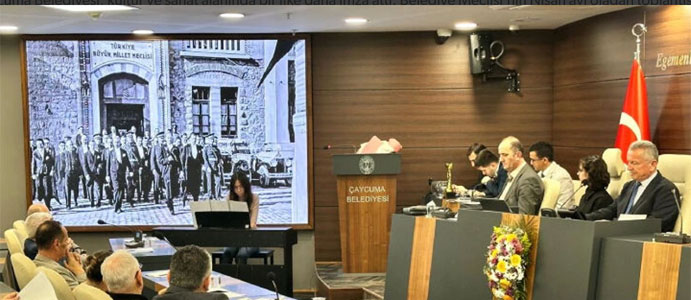 BELEDİYE MECLİSİ PİYANO RESİTALİ İLE AÇILDI