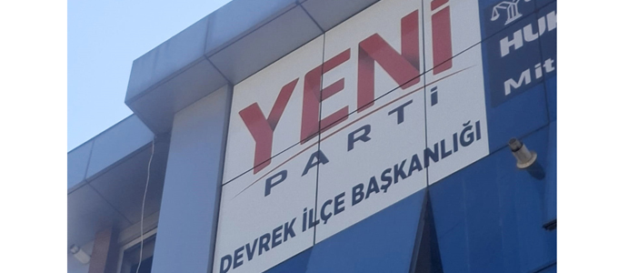 DEVREK YENİ PARTİ İLÇE TABELASINI ASTI