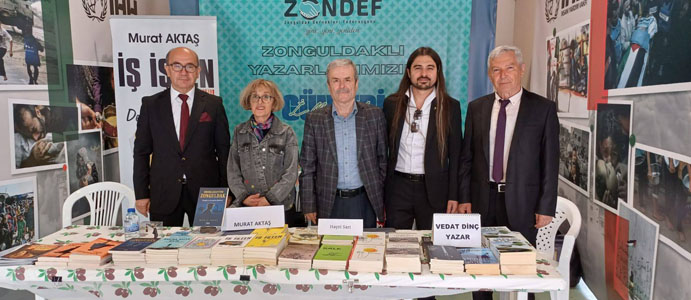 DEVREKLİ YAZARLAR SARI VE DİNÇ   5. ZONGULDAK GÜNLERİNDE KİTAPLARINI İMZALADI