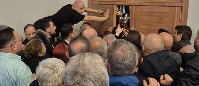 İL GENEL MECLİSİ BAŞKANLIĞI  SEÇİMİNDE GERGİNLİK SÜRÜYOR