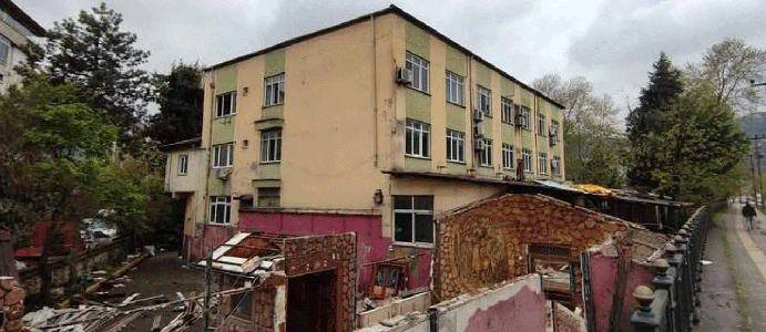 43 YILLIK ÇINAR OTELİ YIKILIYOR