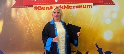 61 YAŞINDA ÜNİVERSİTEYİ BİTİRDİ