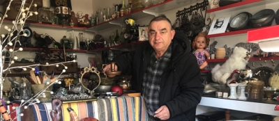 ANTİKA EŞYA MERAKI DÜKKAN AÇTIRDI