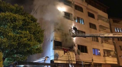APARTMANDA ÇIKAN YANGIN PANİĞE NEDEN OLDU