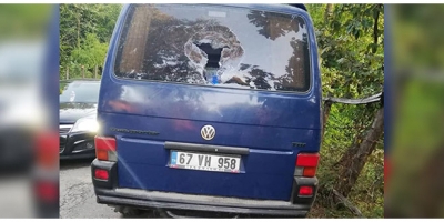 ARABAYI YUMRUKLA DURDURDU