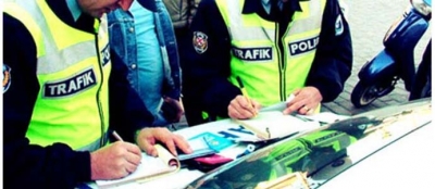 ARAÇ İÇİNDE MASKE TAKMAMAKTAN CEZA YEDİLER