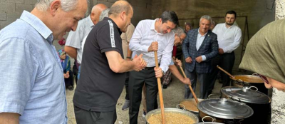 AŞURE BEREKETİNE ORTAK OLDULAR