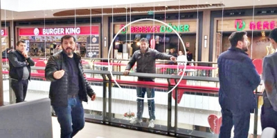 AVM'DE İNTİHAR GİRİŞİMİ!