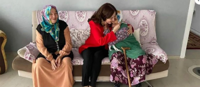 AYAĞININ TOZUYLA ŞEHİT AİLELERİNE GİTTİ