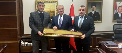 BAKAN YARDIMCISINDAN DESTEK ALDILAR