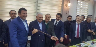 BAŞBAKAN DEVREK’TE KAHVALTI YAPTI