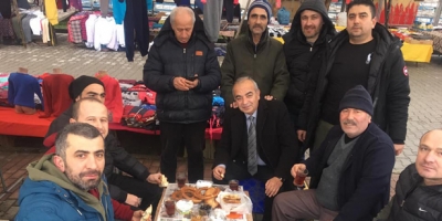 BAŞKAN ADAYI BOZKURT; PAZARCILARLA KAHVALTIDA BULUŞTU