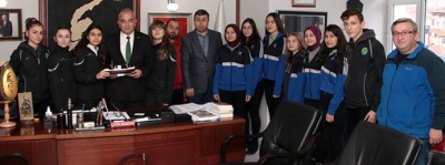 BAŞKAN BOZKURT, BAŞARILI SPORCULARI ÖDÜLLENDİRDİ
