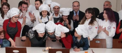 BAŞKAN BOZKURT, ENGELLİLERLE DÜŞLER MUTFAĞINDA BULUŞTU