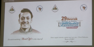 BASTON FESTİVALİNİN TEMASI MESUT ÖZİL