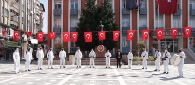 BELEDİYE BANDOSU HALKA MORAL VERDİ