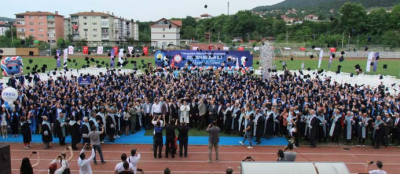 BİN ÖĞRENCİ MEZUN OLMANIN SEVİNCİNİ YAŞADI