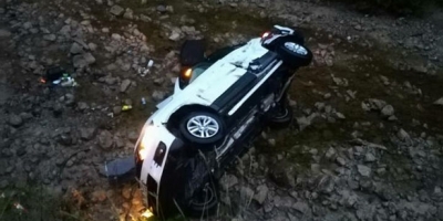 ÇARPIŞMAMAK İÇİN DEREYE UÇTU; 3 YARALI