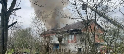 ÇAYCUMA'DA 2 KATLI EVDE DOĞALGAZ PATLADI