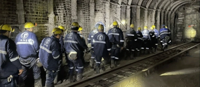 ÇAYIRHAN İŞÇİLERİ KENDİLERİNİ MADENE KAPATTI