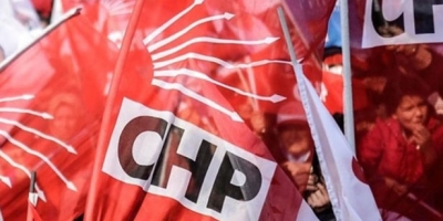  CHP 400 KİŞİLİK LİSTEYİ ASKIYA ALDI