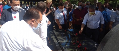 DENİZER MEZARI BAŞINDA ANILDI