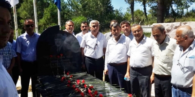 DENİZER ÖLÜMÜNÜN 19’UNCİ YILDÖNÜMÜNDE MEZARI BAŞINDA ANILDI