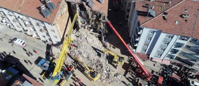 DEPREMDE SON DURUM: 39 ÖLÜ, 2 KİŞİ ENKAZDA