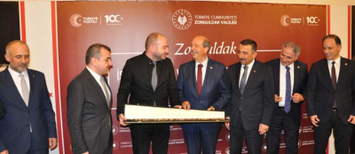 DEVREK BASTONU HEDİYE ETTİ