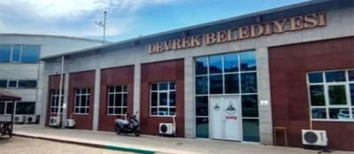 DEVREK BELEDİYESİSİ MÜTEAHHİTLERİN  İŞLERİNİ AKSATIYOR  