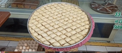 DEVREK BEYAZ BAKLAVASI BAYRAM  SOFRALARINI SÜSLEMEYE HAZIRLANIYOR