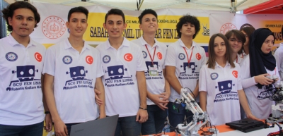  DEVREK KODLAMA VE ROBOTİK ŞENLİĞİ YAPILDI
