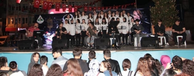 DEVREK TÜRKÜLERİ KONSERİ BÜYÜK BEĞENİ TOPLADI