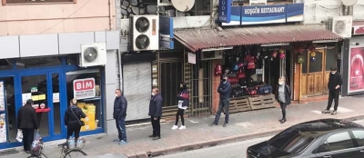 DEVREK’TE ADIM MESAFE KURALINA UYULUYOR