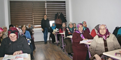 DEVREKLİ KADINLARDAN OKUMA-YAZMA KURSU'NA BÜYÜK İLGİ