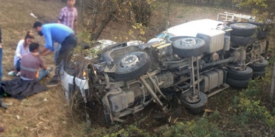 DEVREK’TE BETON MİKSERİ DEVRİLDİ: 1 YARALI