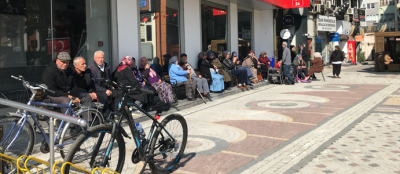 DEVREK’TE GÜNEŞİ GÖREN KENDİNİ DIŞARI ATTI