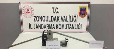 DEVREK’TE KAÇAK KAZI YAPAN 5 KİŞİ YAKALANDI