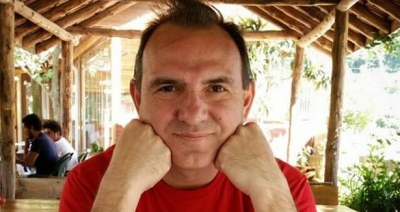 DOKTORU DÖVÜP YOL KENARINA BIRAKTILAR