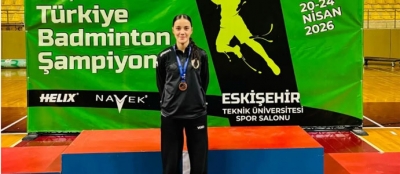 ELANUR TAŞKIRAN GÖĞSÜMÜZÜ KABARTTI